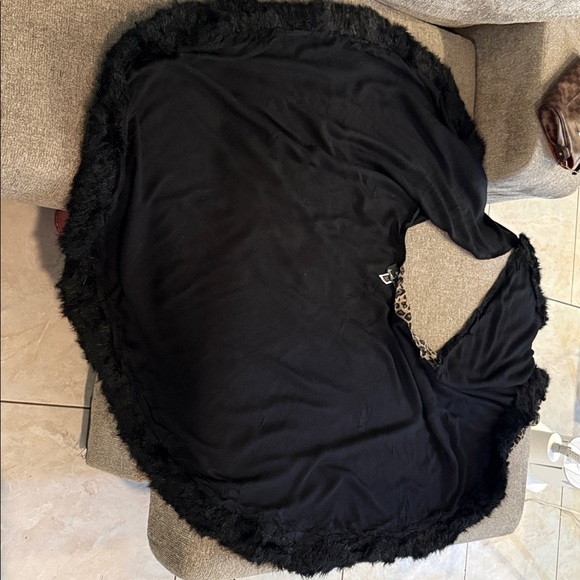 Dennis Basso Leopard Cape with Black Faux Fur Trim - Picture 7 of 9